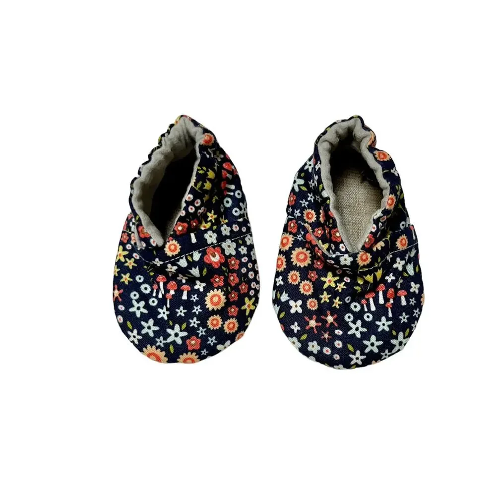 NWT Cabooties Handmade Baby Booties 0-6m